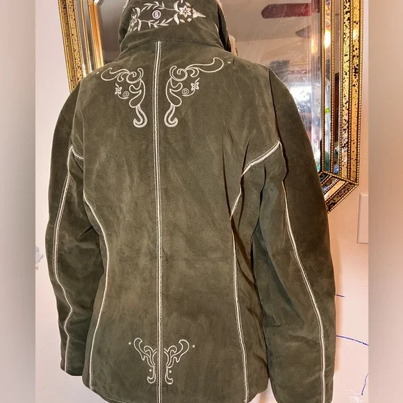 Vintage Bogner Olive Green Women's Ski Jacket with White Embroidery - Picture 4 of 16